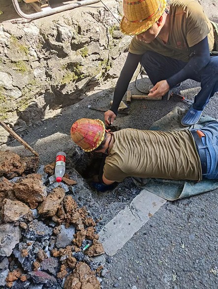 1660096932429500.jpg 2-0懷化 烈日下的搶修現場(chǎng).jpg